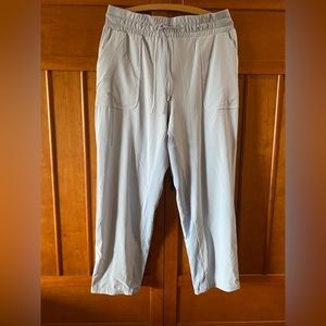 NWT Lululemon Beyond the studio lined Crop. Size 10.
